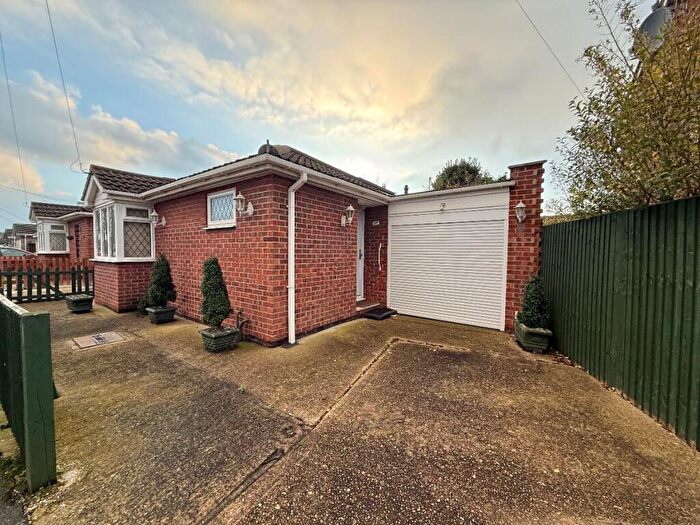 1 Bedroom Bungalow For Sale In Fairlop Avenue, Canvey Island, SS8