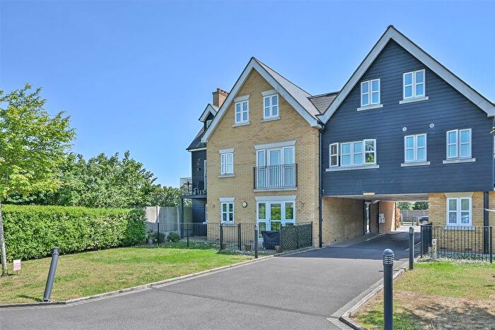 1 Bedroom Flat For Sale In Station Road, West Horndon, Brentwood, CM13