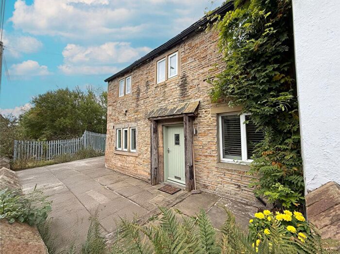 2 Bedroom Cottage For Sale In Shop Lane, Huddersfield, HD5