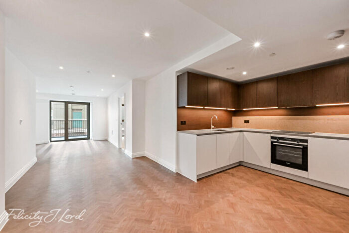 3 Bedroom Apartment For Sale In Western Gateway, London, E16