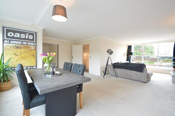 2 Bedroom Flat To Rent In Stroudwater Park, Weybridge, KT13