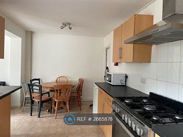 6 Bedroom Semi-Detached House To Rent In Applegarth Avenue, Guildford, GU2
