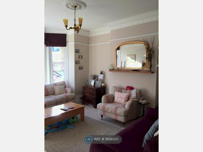2 Bedroom Flat To Rent In Lorna Road, Hove, BN3