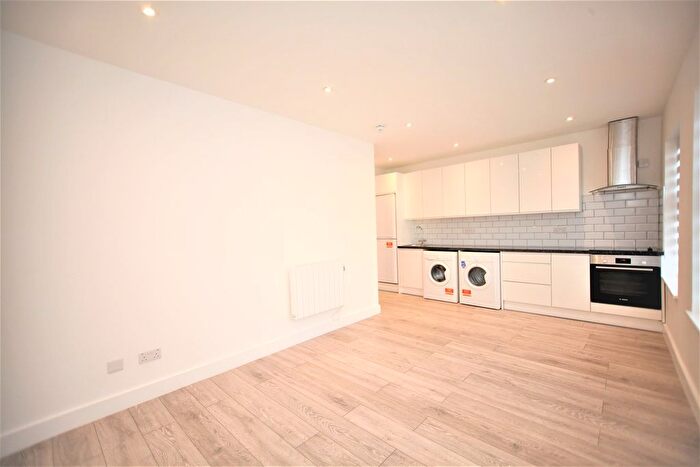 2 Bedroom Flat To Rent In Finchley Road, Temple Fortune, NW11
