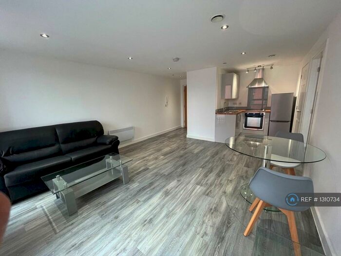 1 Bedroom Flat To Rent In Orange Grove House, Manchester, M14