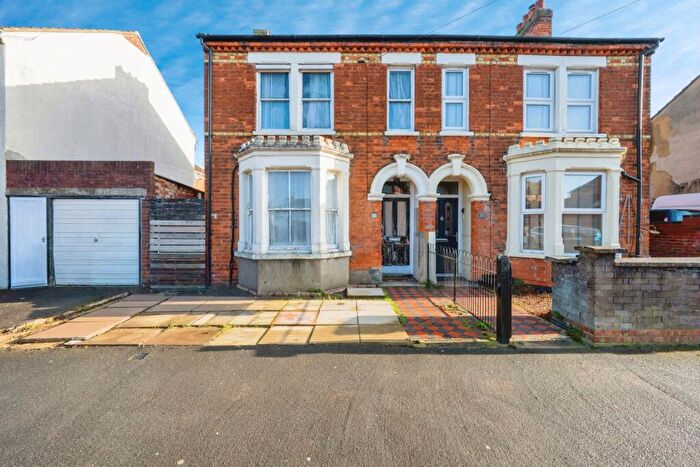 3 Bedroom Semi Detached House For Sale In Spring Road, Kempston, Bedford, Bedfordshire, MK42