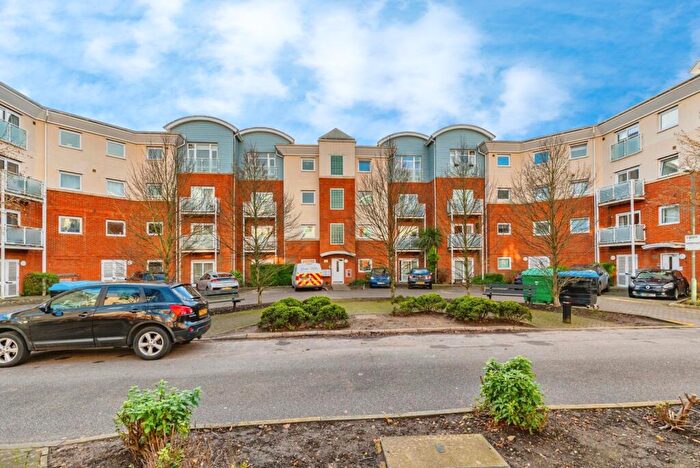 2 Bedroom Flat For Sale In Reynolds Avenue, Redhill, Surrey, RH1