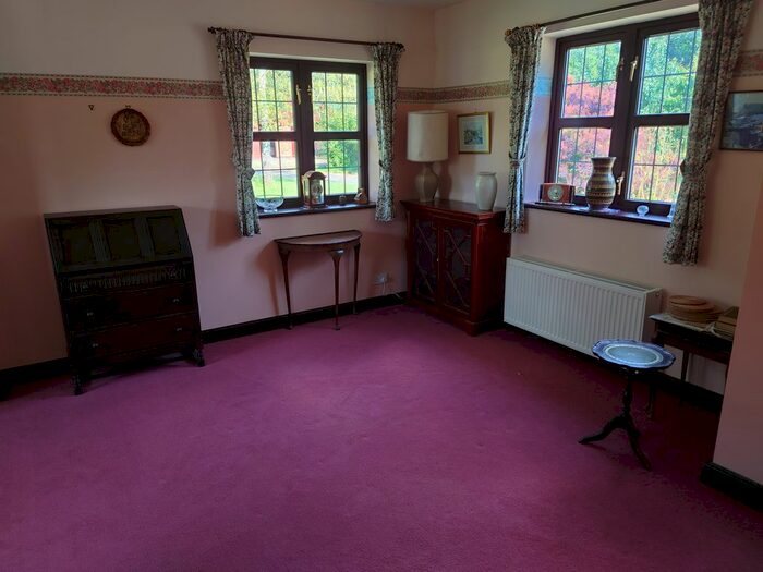 2 Bedroom Studio To Rent In Robins Folly, Bedford, MK44