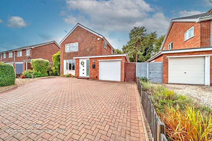 3 Bedroom Detached House For Sale In Hednesford Road, Cannock, WS11