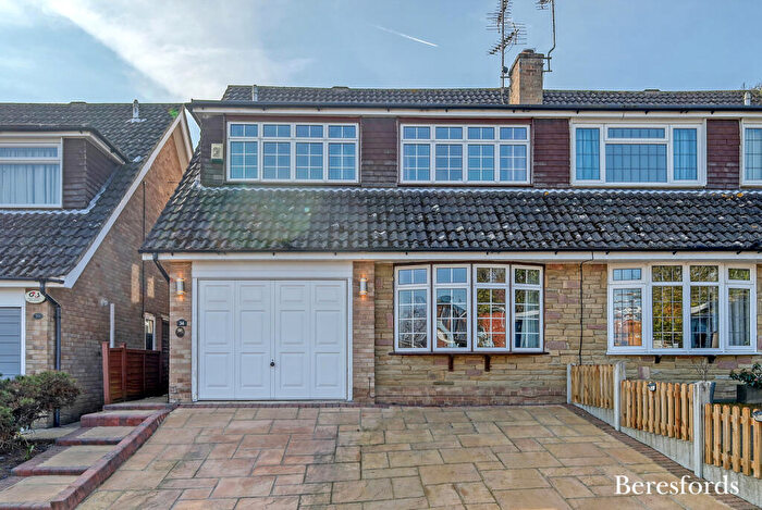 4 Bedroom Semi-Detached House For Sale In Craiston Way, Chelmsford, CM2