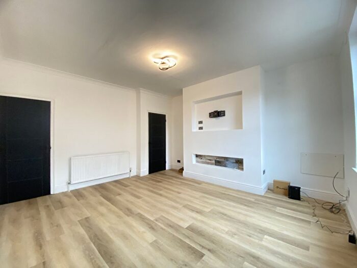 2 Bedroom Detached House To Rent In Denholme Drive, Ossett, West Yorkshire, WF5
