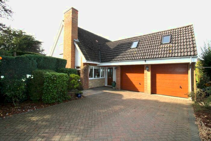 4 Bedroom Detached House For Sale In Rectory Close, Carlton, MK43