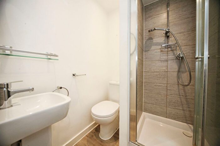 2 Bedroom Flat For Sale In Tilling Green, Dunstable, LU5