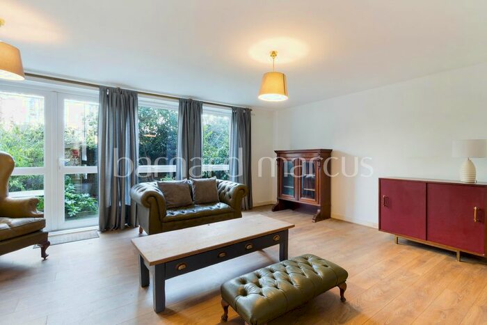 3 Bedroom Flat To Rent In Attneave Street, Bloomsbury, WC1X