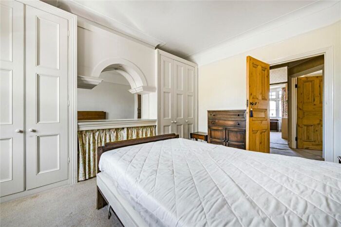 2 Bedroom Flat For Sale In Fox Lane, Palmers Green, London, N13