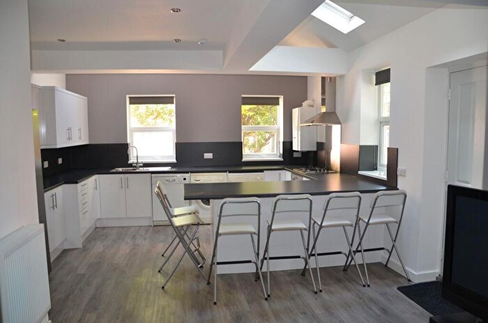 5 Bedroom Semi Detached House To Rent In Derby Road, Nottingham, NG7
