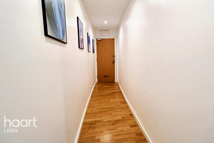 1 Bedroom Apartment For Sale In Gotts Road, Leeds, LS12
