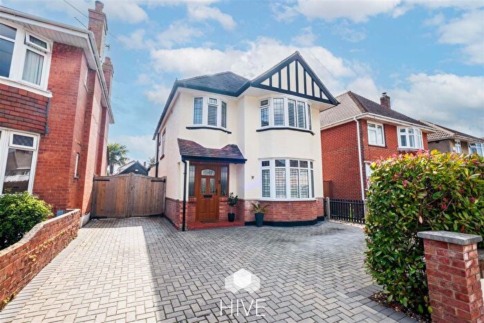 3 Bedroom Detached House For Sale In Romney Road, Bournemouth, BH10