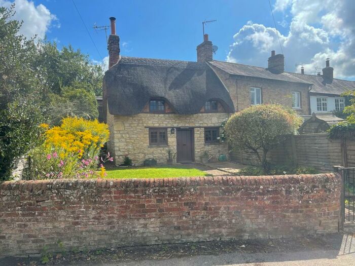 2 Bedroom Cottage For Sale In Chapel Lane, Thornborough, MK18