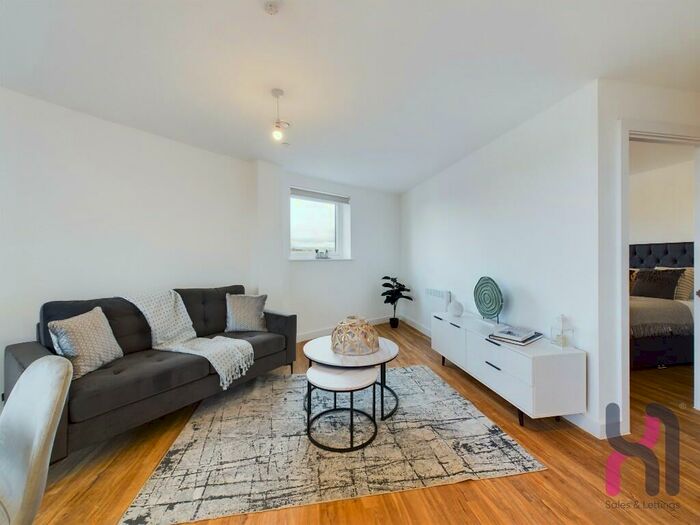 2 Bedroom Apartment To Rent In Pomona Strand, Manchester, Greater Manchester, M16