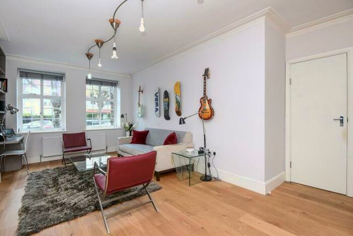 1 Bedroom Apartment To Rent In North End Road, Golders Green, NW11
