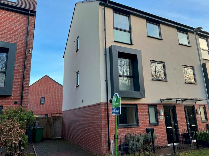 4 Bedroom Semi-Detached House To Rent In Bridle Walk, Donnington, Telford, TF2