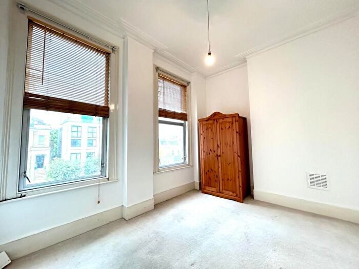 2 Bedroom Apartment To Rent In Lewisham Way, New Cross, London, SE14