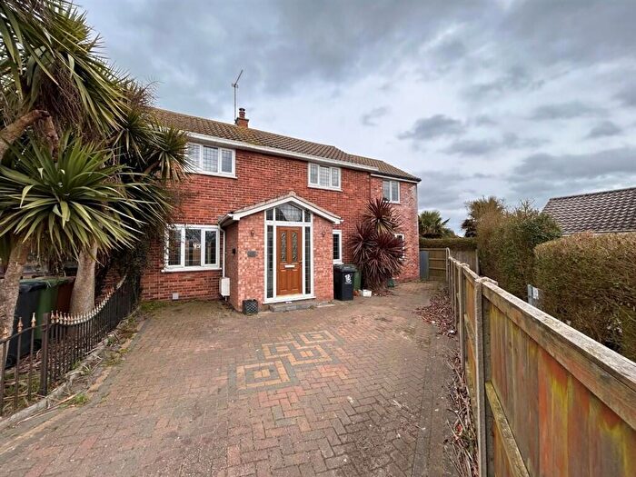 5 Bedroom Semi Detached House For Sale In Edinburgh Close, Caister-on-Sea, Great Yarmouth, NR30