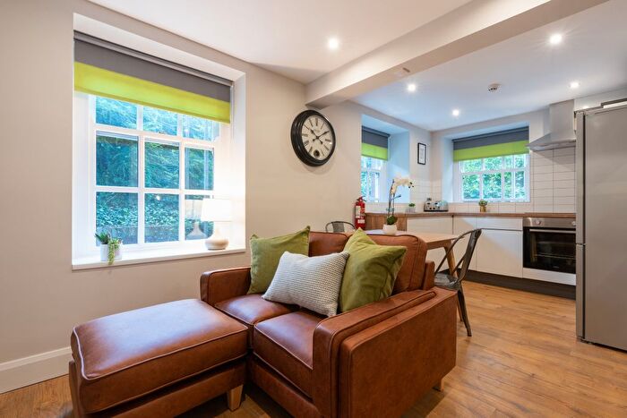 2 Bedroom Flat To Rent In Jesmond View, Newcastle, NE2