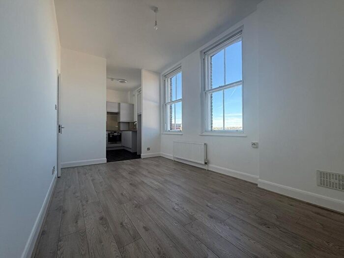 1 Bedroom Flat To Rent In Bell Buildings, High Street, Chatham, Kent, ME4