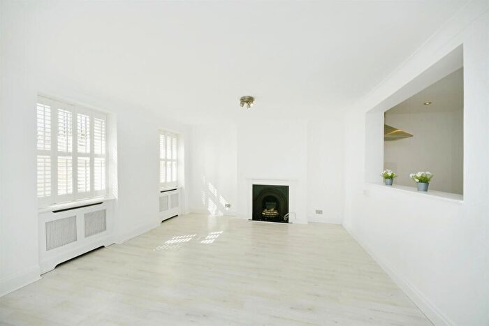 2 Bedroom Flat For Sale In Marine Parade, Brighton, BN2
