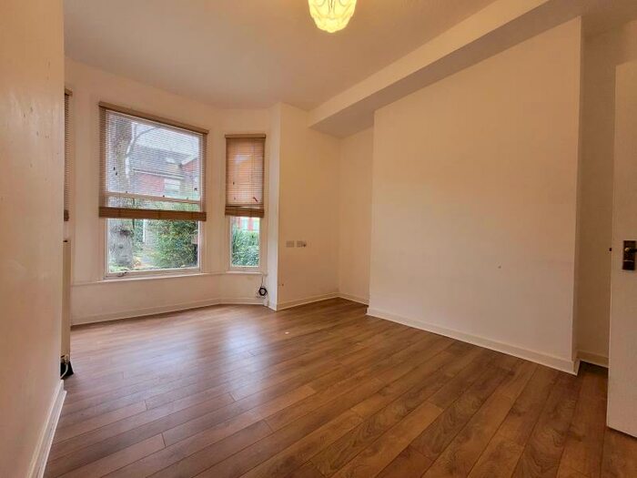 1 Bedroom Apartment To Rent In Maple Ave :: Chorlton, M21