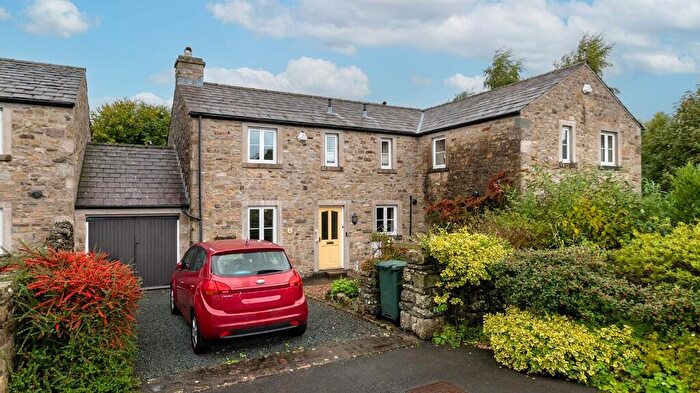 3 Bedroom Semi-Detached House For Sale In Brook House Croft, Stainforth, BD24