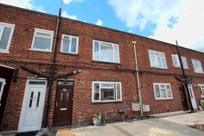 4 Bedroom Maisonette To Rent In Tolworth Broadway, Surbiton, KT6