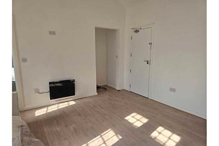 1 Bedroom Flat To Rent In High Street, Dudley, Birmingham, DY5