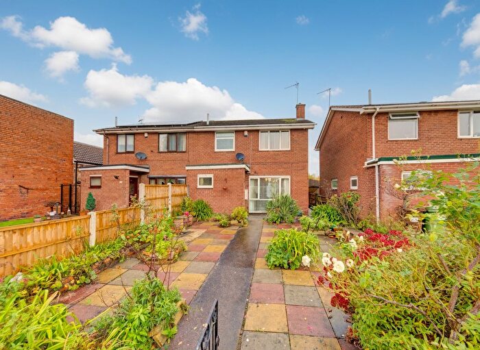 3 Bedroom Semi-Detached House For Sale In Portland Place, Worksop, S80