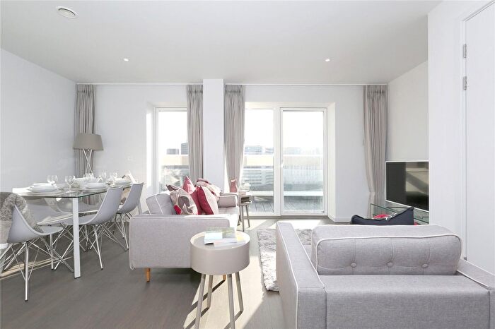 2 Bedroom Flat To Rent In Broadfield Lane, Xy Apartments, London, NW1