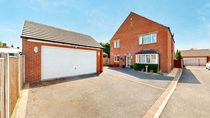 6 Bedroom Property For Sale In Applecroft Close, Glapwell, S44