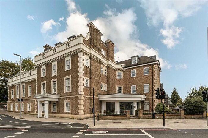 3 Bedroom Flat To Rent In Kew Bridge Road, Brentford, TW8