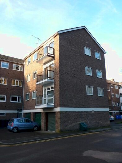 3 Bedroom Flat To Rent In Dore Court, Sheffield S17