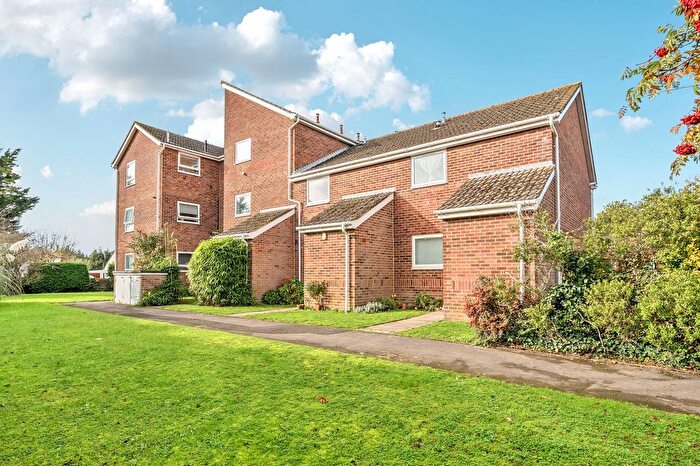 1 Bedroom Flat For Sale In Chatsworth Road, Chichester, PO19