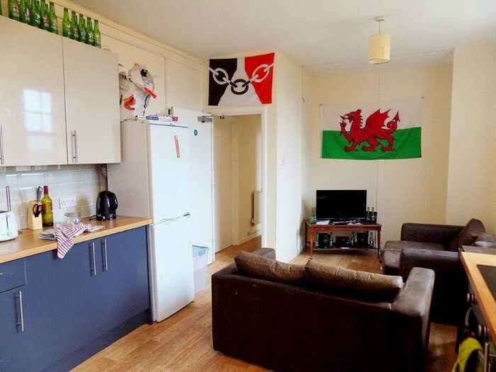 3 Bedroom Flat To Rent In Aylward Street, Portsmouth, PO1