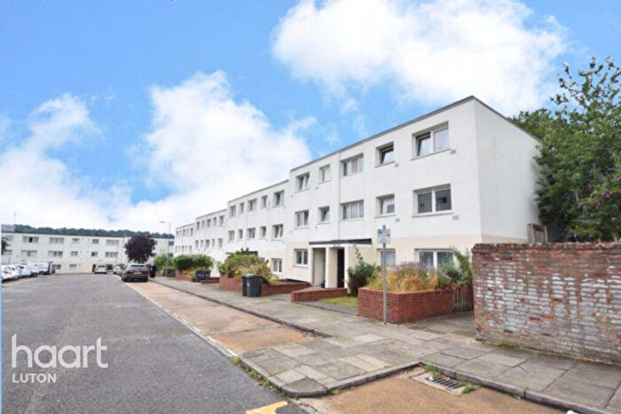 2 Bedroom Apartment To Rent In Essex Close, Luton, LU1