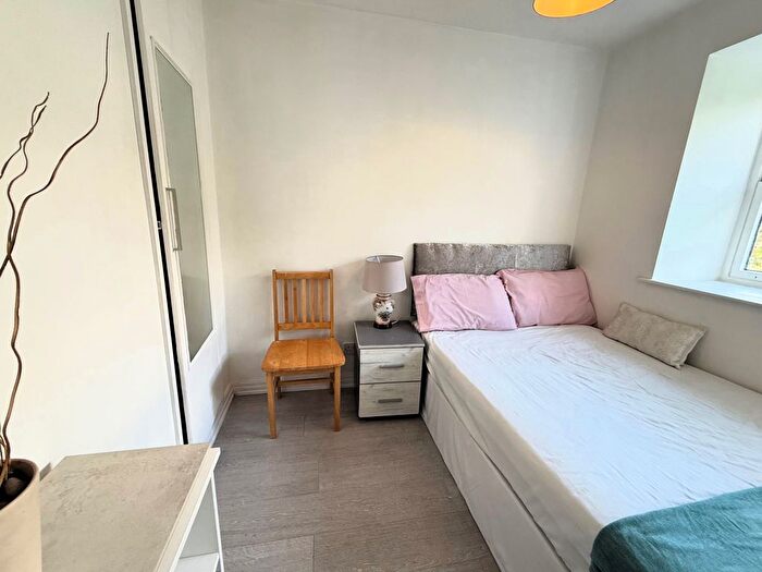 1 Bedroom Flat For Sale In Millstream Close, London, N13