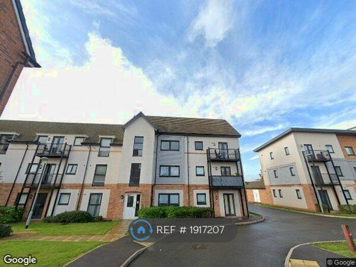 2 Bedroom Flat To Rent In Sovereign Place, Hatfield, AL9