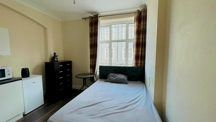 Studio To Rent In Brent Street, Hendon Broadway NW4
