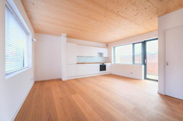 1 Bedroom Flat To Rent In Chobham Road, Stratford, London, E15