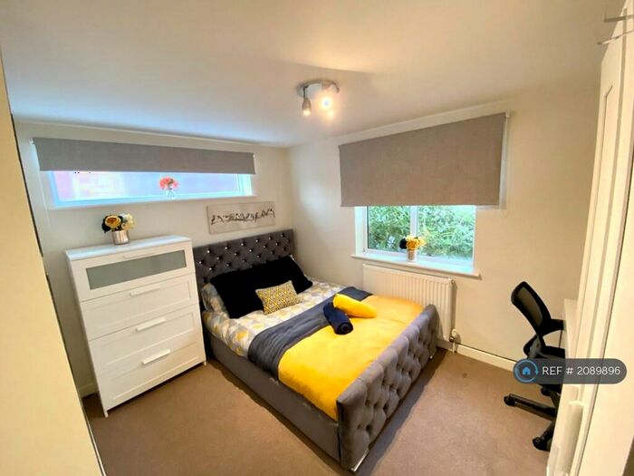 2 Bedroom Flat To Rent In Newcastle Road, Reading, RG2