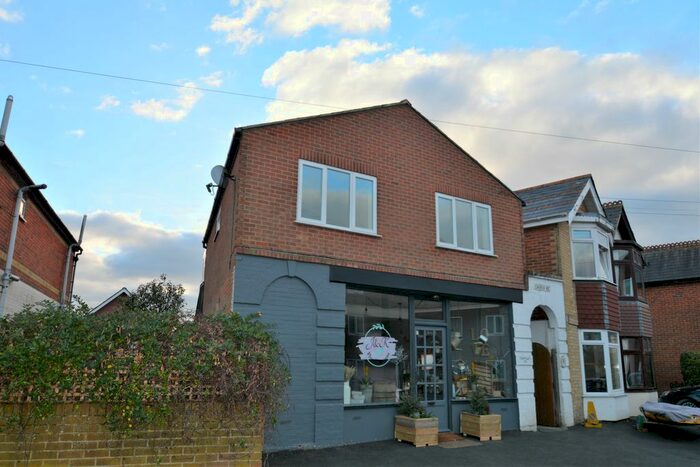 1 Bedroom Flat To Rent In Church Road, Gurnard, PO31