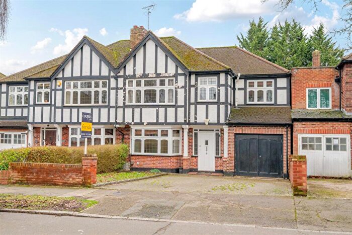 4 Bedroom Semi Detached House For Sale In Sherington Avenue, Hatch End, Pinner, HA5